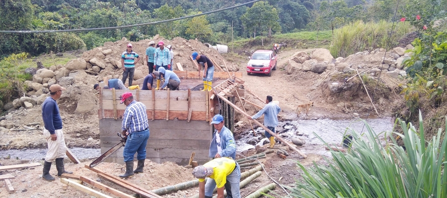 FUNDICION DE UN PUENTE LA ESPERANZA DE LELIA 